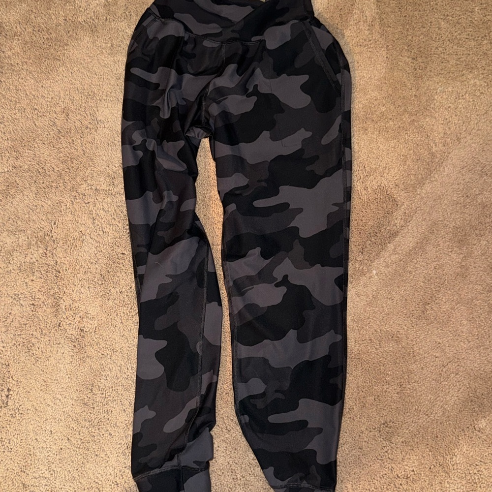 Old Navy Active Camo Pants - Picture 2 of 3